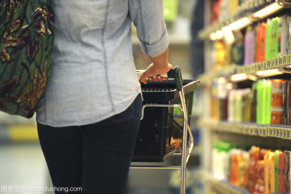 妇女,购物,超市,购物车、 零售、 食品杂货店临